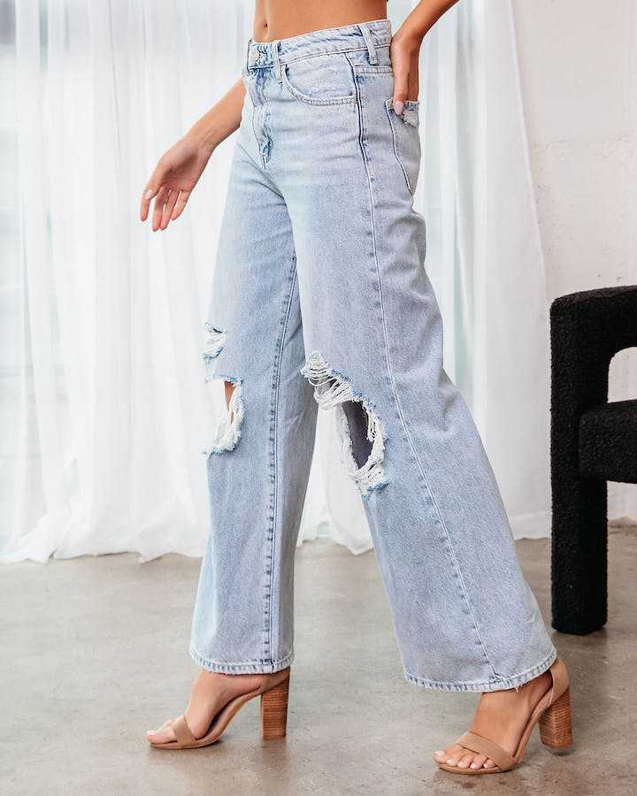 Women's Distressed Slimming Jeans