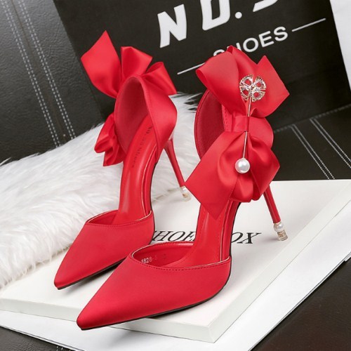One Pearl Satin High Heels
