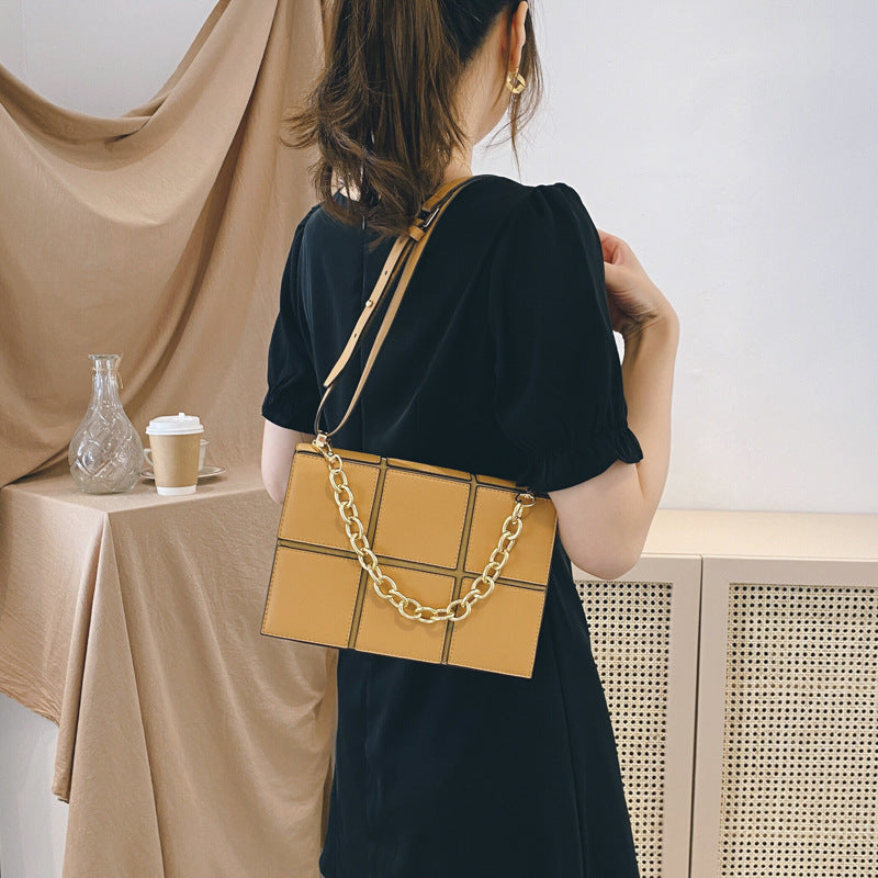 Rhombus Chain Messenger Bag