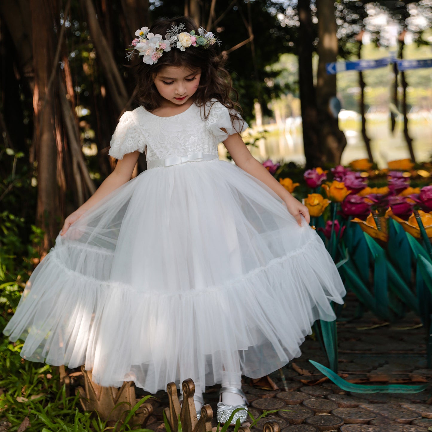 Girl's Flying Sleeve White Dress