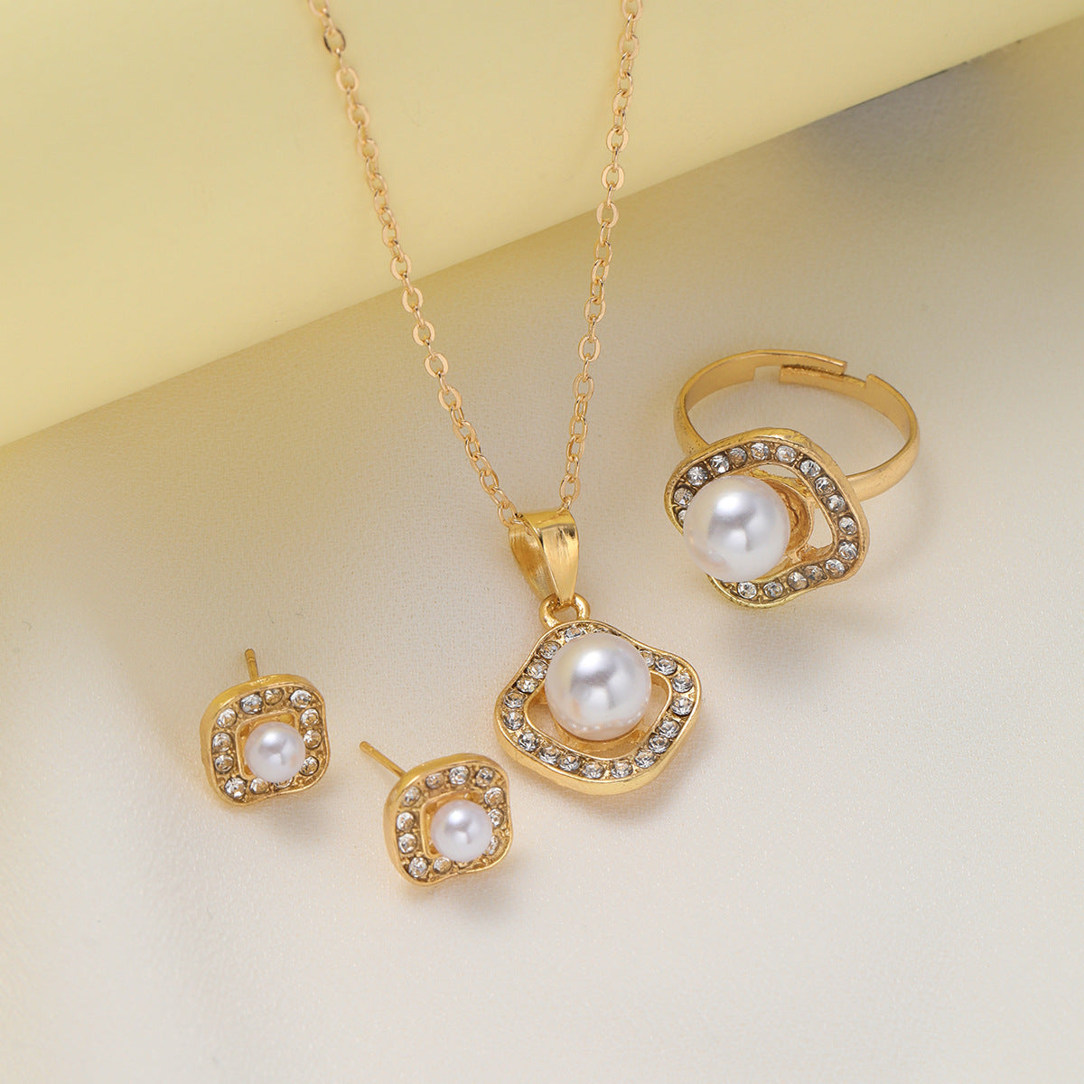 Rhinestone Pearl Necklace Set