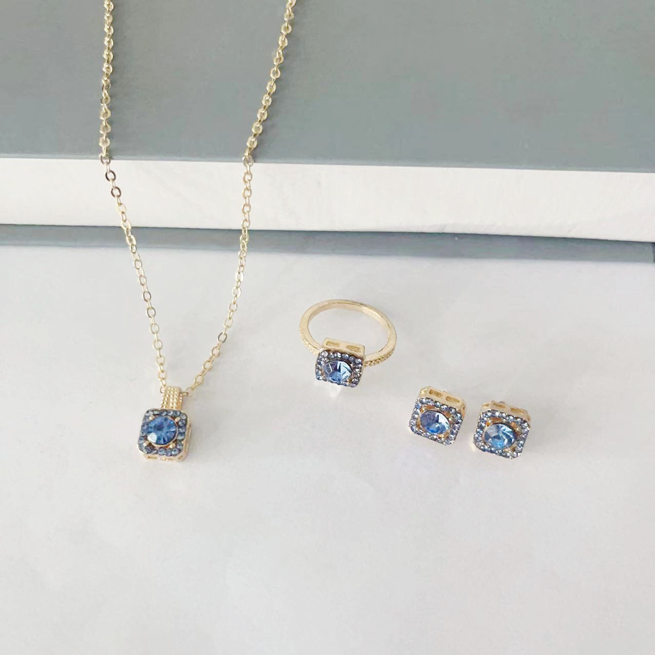 Women's Squared Pendant Necklace 3Pcs Set